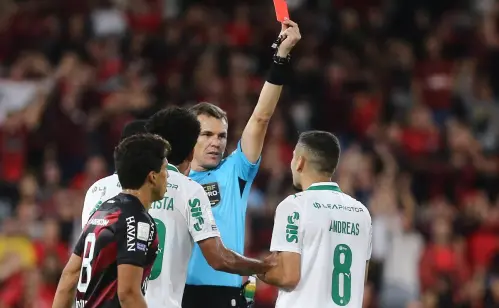 Andreas Pereira reconhece falha em expulsão, mas Palmeiras se fortalece e lidera o Brasileirão