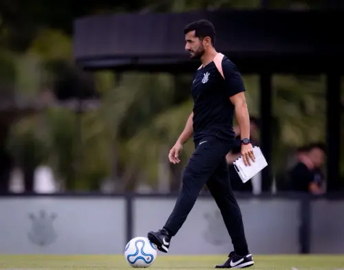 Novo técnico: Auxiliar assume o comando do Corinthians na partida de hoje