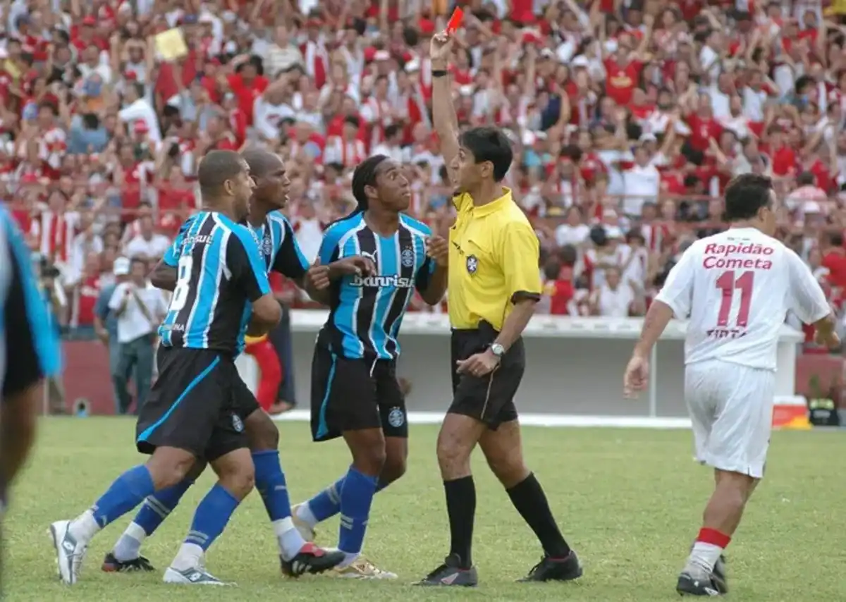 Nome marcante na arbitragem: Beltrami faz reestreia na arbitragem de Grêmio x Palmeiras após polêmicas