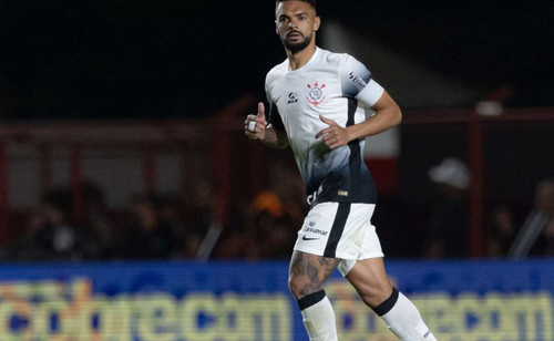 Raniele Analisa Decisão Polêmica de Expulsão no Confronto Contra o Rosario Central