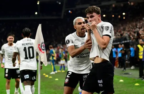 Corinthians Luta com Caráter e Garante Vaga nas Quartas de Final da Libertadores