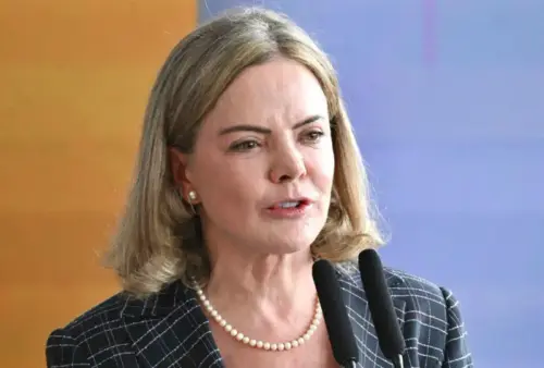 Gleisi Hoffmann aciona MP Eleitoral contra Deltan Dallagnol e Filipe Barros por violência política de gênero