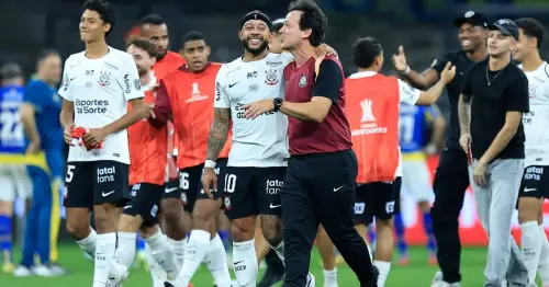 Diniz enaltece Memphis em vitória marcada por brilho e performance do Corinthians