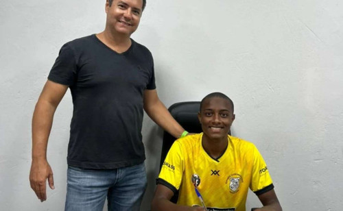 Corinthians Anuncia Rescisão de Contrato com Volante em Reestruturação de Elenco