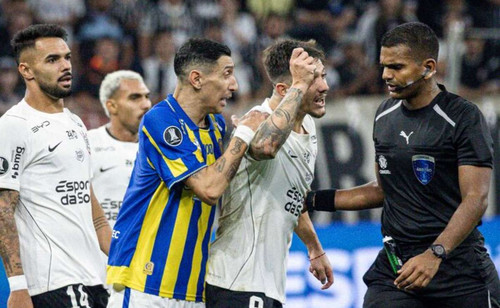 Memphis brilha e garante a classificação do Corinthians às quartas de final da Libertadores