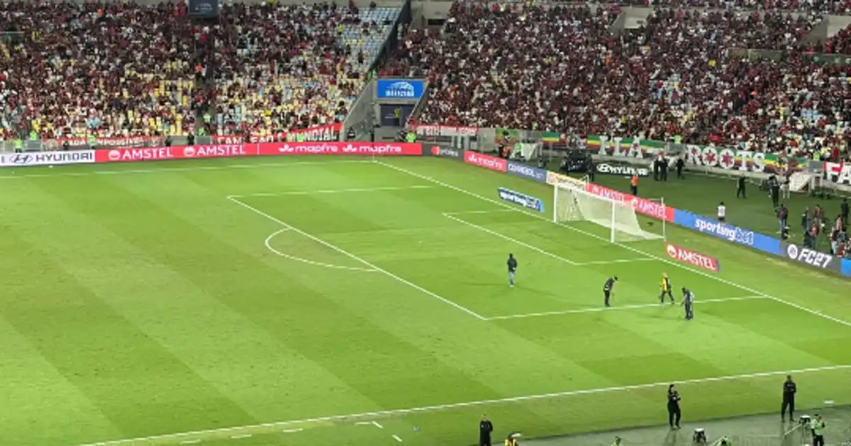 Palmeiras provoca Flamengo com críticas ao gramado do Maracanã