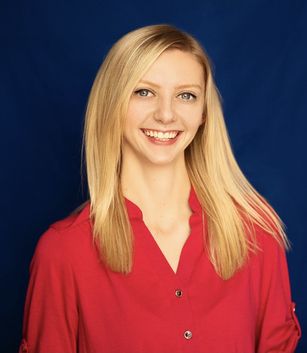 haylie headshot.jpg