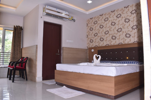 Hotel at Panchalingeswar.jpg