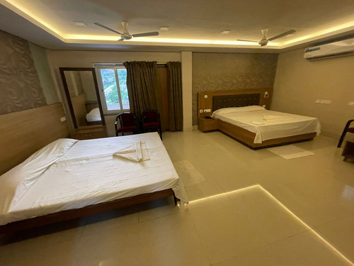 Hotels at Panchalingeswar.jpg