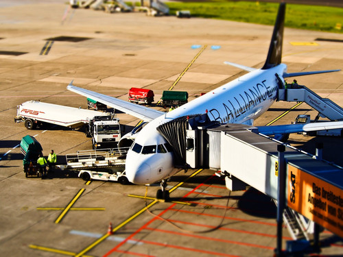 airport 1105980 1280.jpg