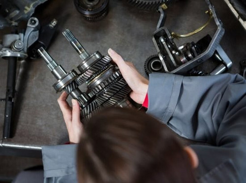female mechanic holding spare parts 1170 1610 r6d83hfcianv5tc1r0hfzpnfzsha8texjudvcwk7zk.jpg