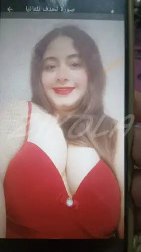 البوم كامل مصري ومراته اللبن لسه عرسان جداد العرص يصورها وهو نازل بوس و نيك في كسها في اكتر من وضعيه.webp