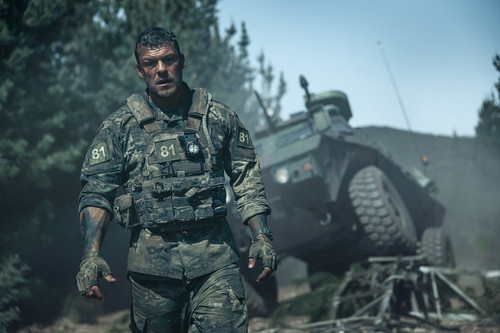 War Machine. Alan Ritchson as 81 in War Machine. Cr. Ben King/Netflix  2026..jpg