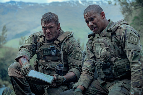 War Machine. (L-R) Alan Ritchson as 81 and Keiynan Lonsdale as 60 in War Machine. Cr. Ben King/Netfl.jpg