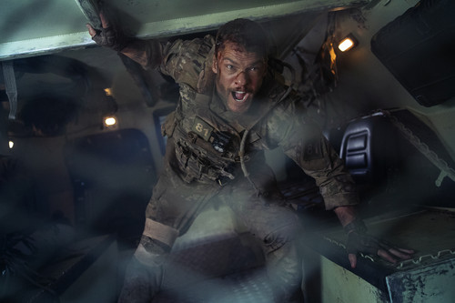 War Machine. Alan Ritchson as 81 in War Machine. Cr. Ben King/Netflix  2026..jpg
