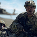 War Machine. (L-R) Stephan James as 7 and Alan Ritchson as 81 in War Machine. Cr. Ben King/Netflix  