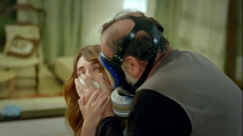 Sana Bir Sir Verecegim Ep 7 Esra Ronabar gas, chl 2.jpg