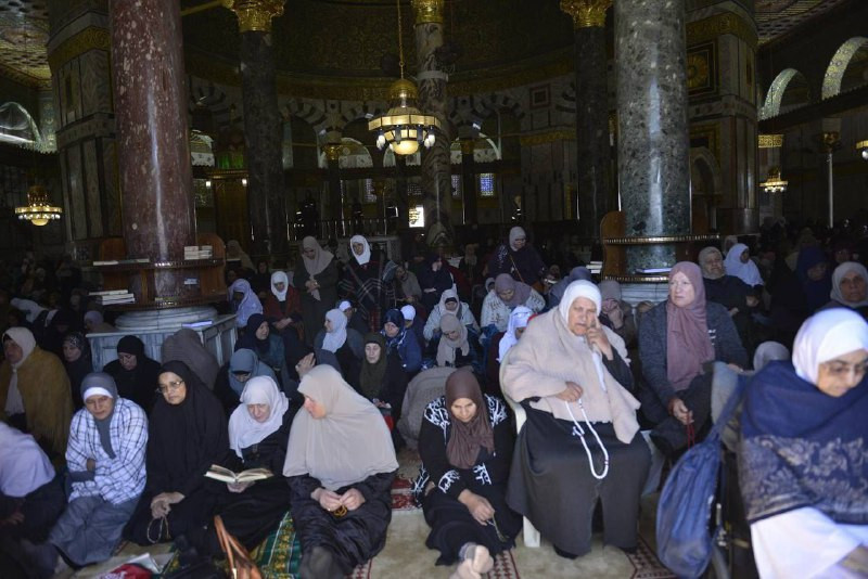 رغم تضييقات الاحتلال وعراقيله.. جانب من أداء الآلاف صلاة الجمعة الأولى من شهر رمضان في المسجد الأقصى المبارك...