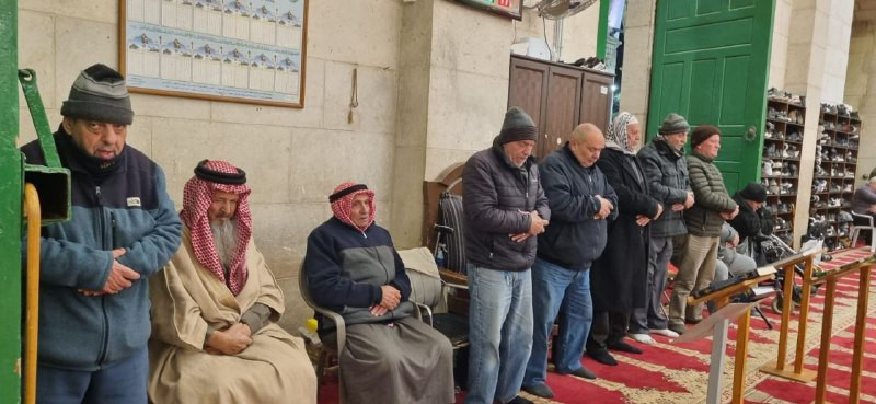 الآلاف يؤدون صلاة فجر الجمعة الأولى من رمضان في رحاب المسجد الأقصى المبارك...