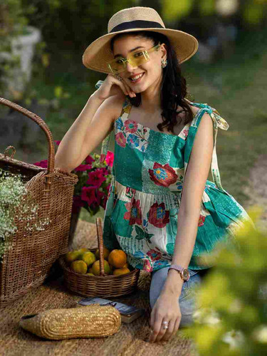 Best sleeveless kurtas for women.jpg