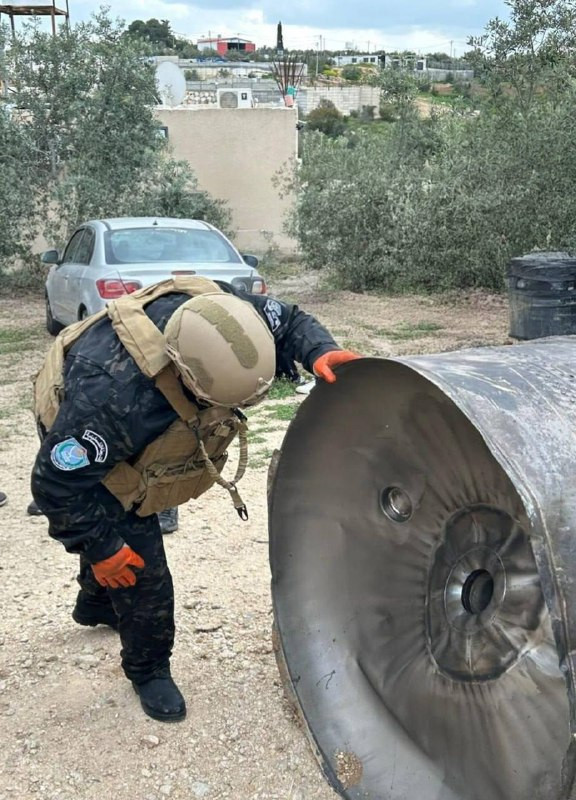 الشرطة الفلسطينية تتعامل مع 6 شظايا صاروخية غرب الخليل اليوم الثلاثاء، ولم تسفر عن أي إصابات أو أضرار بشرية.

- إدارة هندسة المتفجرات في شرطة محافظة ا...