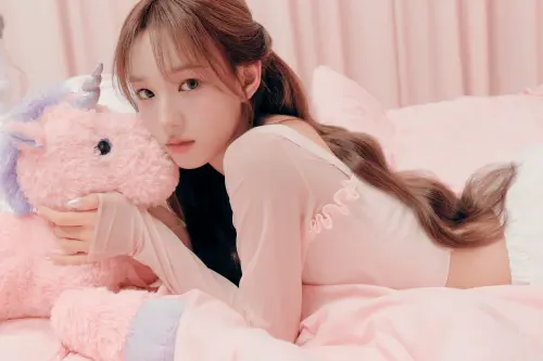 Izna Ryu Sarang 2026 Season%27s Greetings concept photo 2.webp