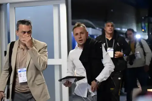 Rafinha quebra o silêncio e banca Roger em meio à pressão