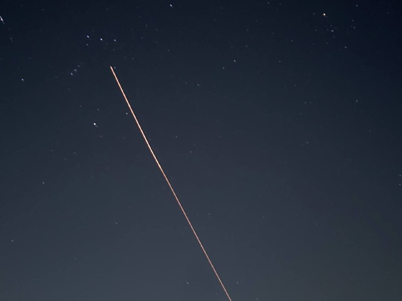 صورة | رصد صاروخ إيراني في سماء الضفة الغربية خلال الحرب المستمرة....