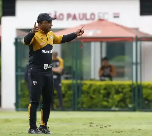 Roger Machado inicia reformulação no São Paulo com primeiro treino à frente da equipe