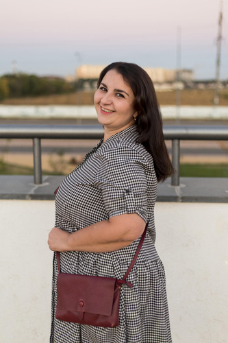 brunette smiley woman posing.jpg