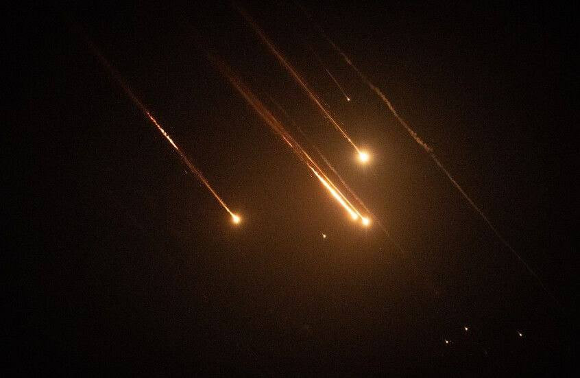 إعلام إسرائيلي: قصف مكثف من لبنان باتجاه العديد من المناطق في الشمال...