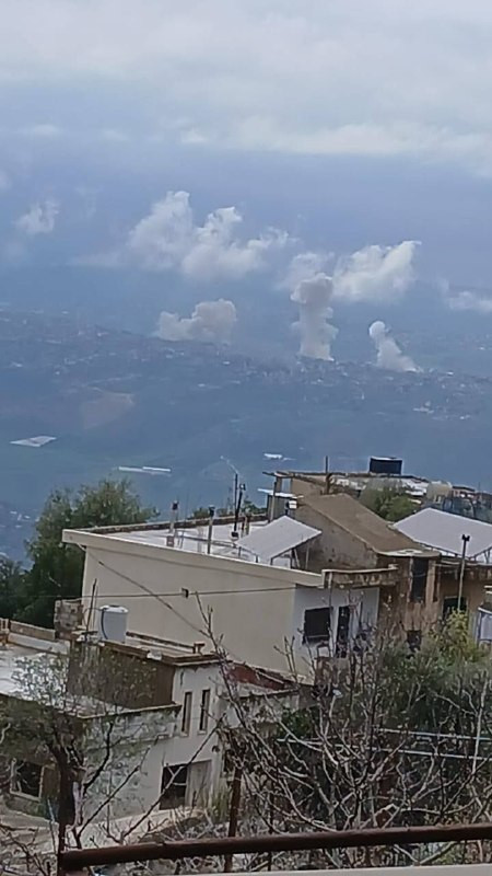 صورة | لحظة نسف الاحتلال بالمتفجرات عددًا من المنازل في مدينة الخيام، جنوب لبنان....