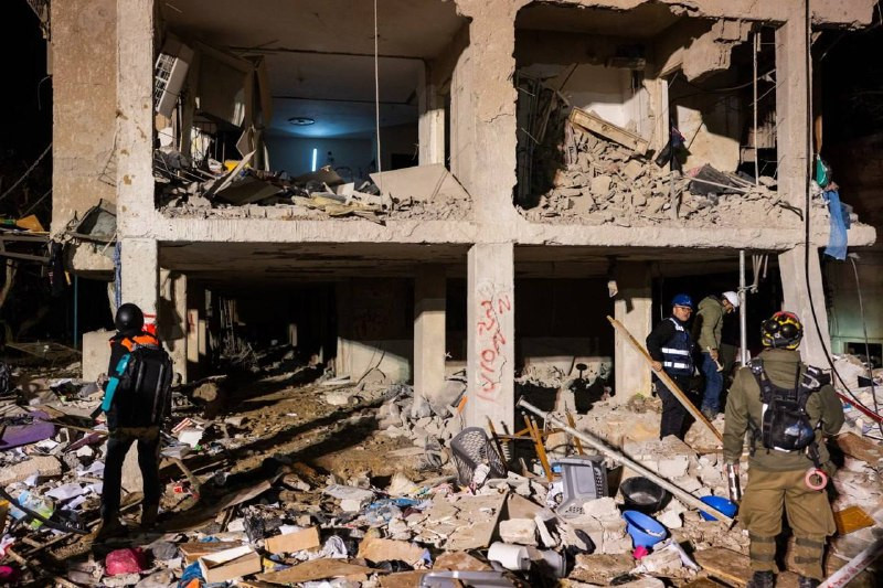 "يديعوت أحرونوت": ارتفاع عدد المصابين نتيجة القصف الإيراني على ديمونا وعراد إلى 175 من بينهم حالات خطيرة....