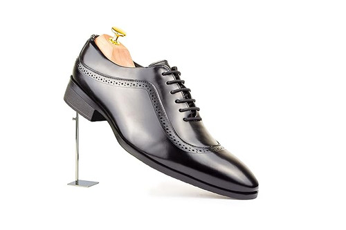 brogues men.jpg