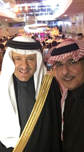HA6fsUzW8AAeDA5.jpg