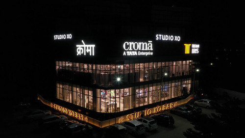 Trehan Iris Broadway.jpg