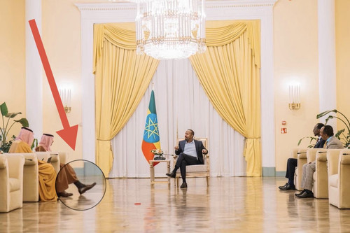 HA6sryqaUAE jId.jpg