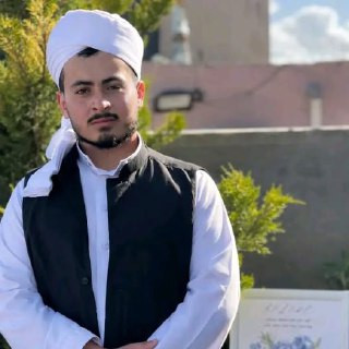 الشاب محمد الفحيلي من بني نعيم قضاء الخليل يتم حفظ كتاب الله كاملاً....
