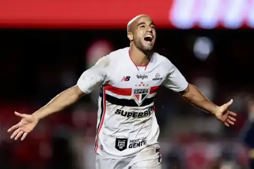 Lucas Moura marca, São Paulo vence o Grêmio e lidera