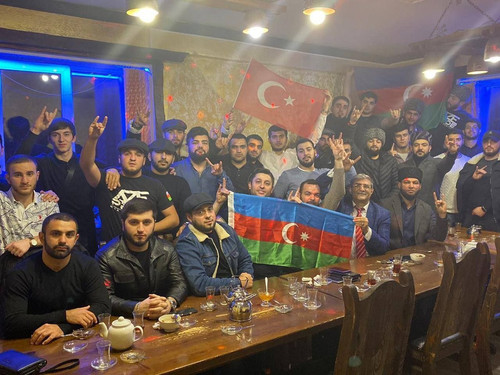 HA9j2Mob0AAFWOl.jpg