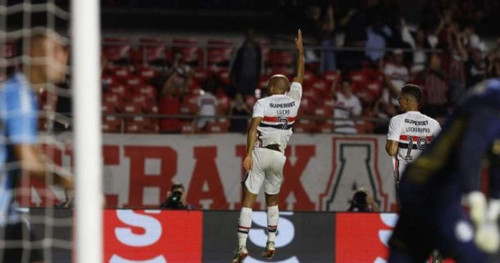 38248017 lucas do sao paulo contra o gremio br26 610x400.jpg