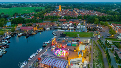Kermis op het plein bij de haven van Elburg.jpg