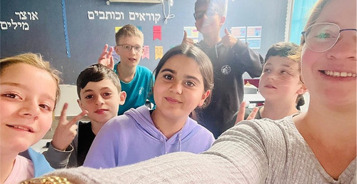 כמה מהתלמידים שלקחו חלק בהאקתון.jpg
