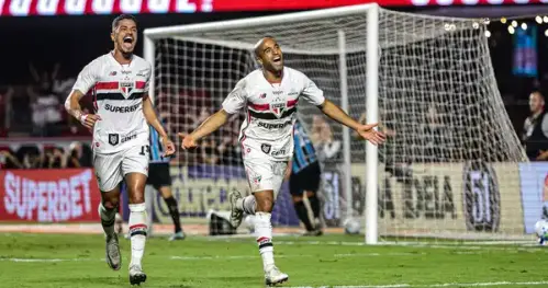 Com trio afiado, São Paulo bate Grêmio e assume ponta