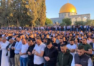 سلطات الاحتلال تُقِر بفرض قيود على الصلاة في رمضان بالمسجد الأقصى، منها السماح لـ 10 آلاف فلسطيني فقط من الضفة لمن هم فوق 50 عاماً من النساء و55 عاماً...