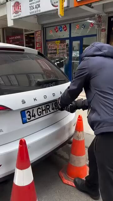 J8NJ8wxLt1 9MJ3E.jpg