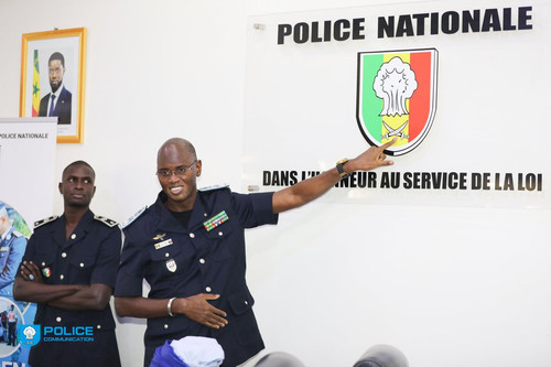 HC9kBz aYAAJopr?format=jpg.jpg