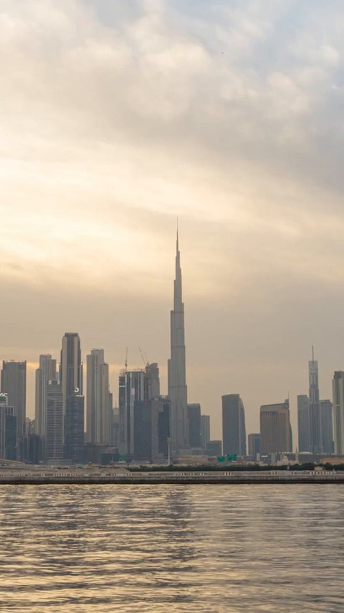 Eq gkp5fnD GbAaj.jpg