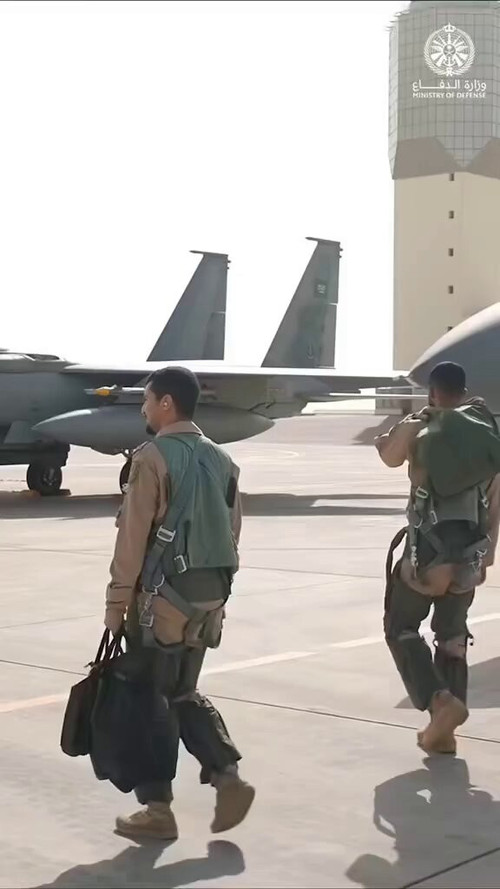 MnZp r dHaBaMQAU.jpg