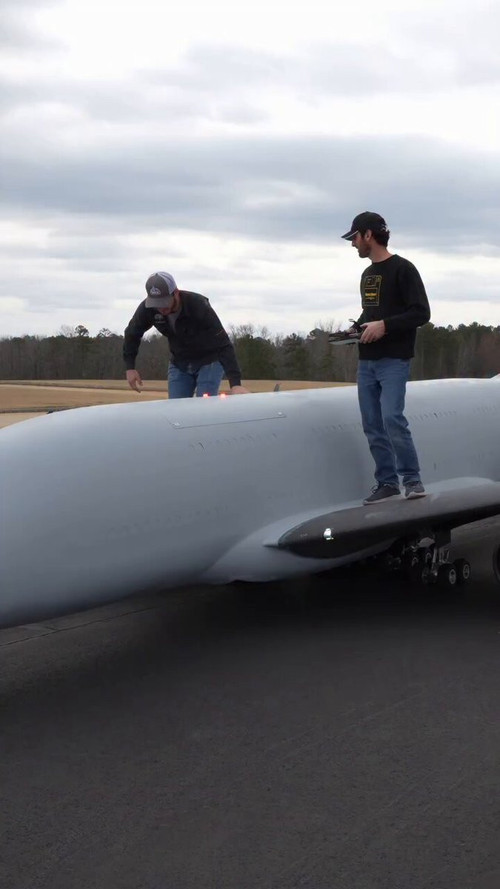 qmH3oH f1MU8POAT.jpg